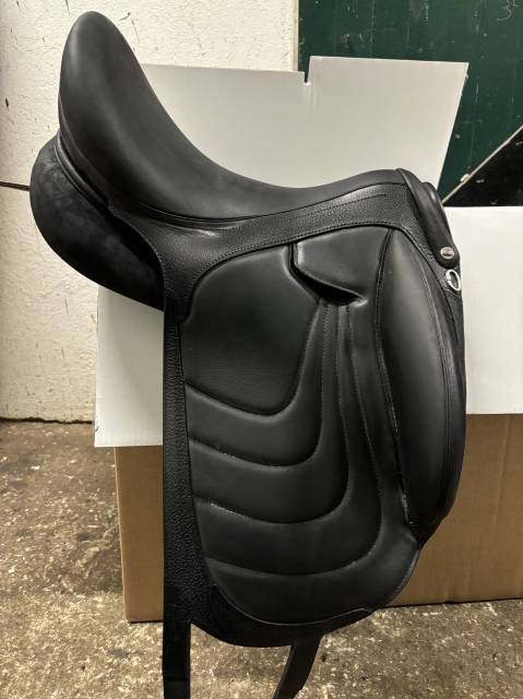 Sella da dressage Devoucoux  17.5" - 2024