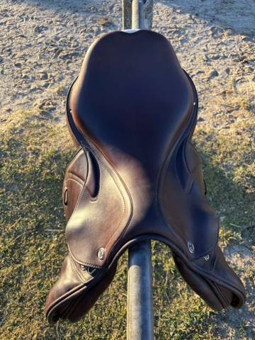 Sella da salto ostacoli Prestige Italia  17" - 2018