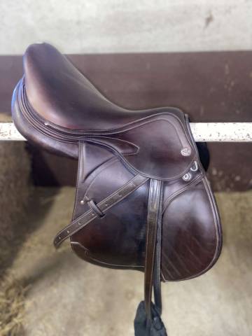 Sella da salto ostacoli Prestige Italia  17" - 2018