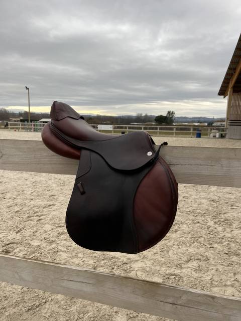 Sella da salto ostacoli CWD  17" - 2020