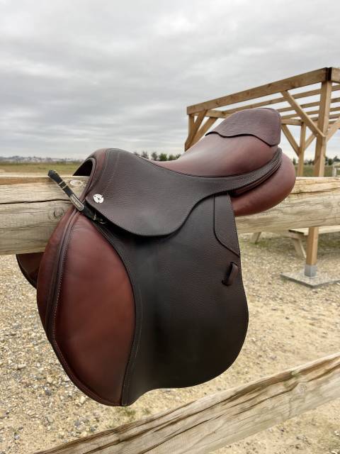 Sella da salto ostacoli CWD  17" - 2020