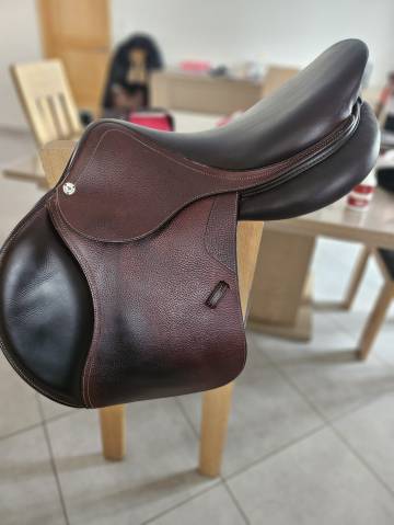 Sella da salto ostacoli CWD  17.5" - 2023