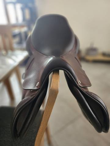 Sella da salto ostacoli CWD  17.5" - 2023