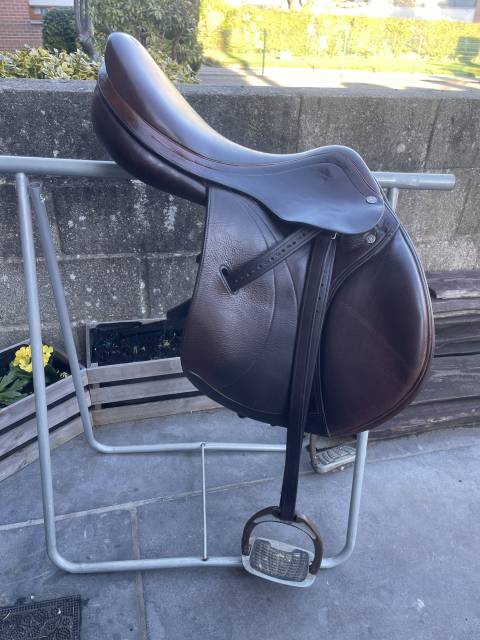 Sella da salto ostacoli Equipe  17" - 2013