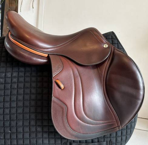 Sella da salto ostacoli CWD  17" - 2019