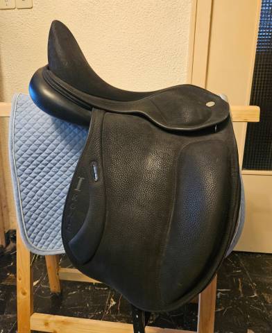 Sella da dressage Ikonic  17.5" - 2018