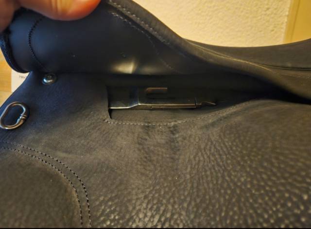 Sella da dressage Ikonic  17.5" - 2018