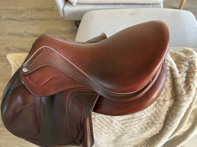 Sella da salto ostacoli Devoucoux  17.5" - 2019