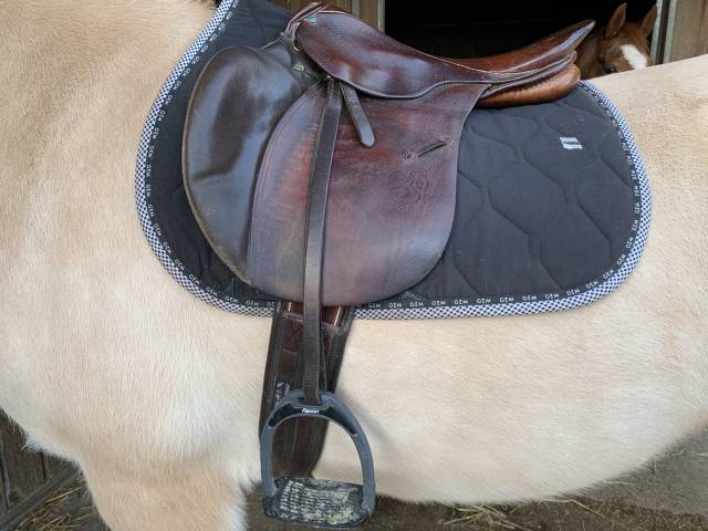 Sella da dressage Stubben  17.5" - 2015