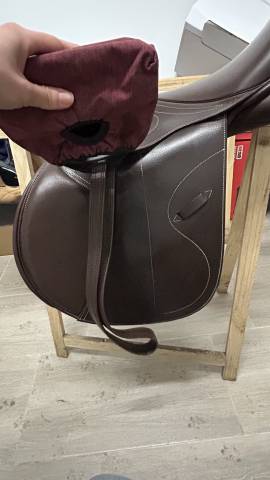 Sella da salto ostacoli  HKM 17.5" - 2022