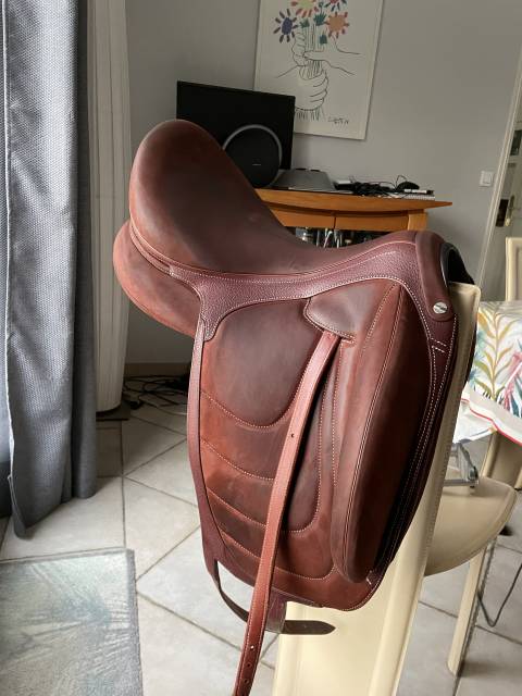 Sella da dressage Devoucoux  18" - 2024