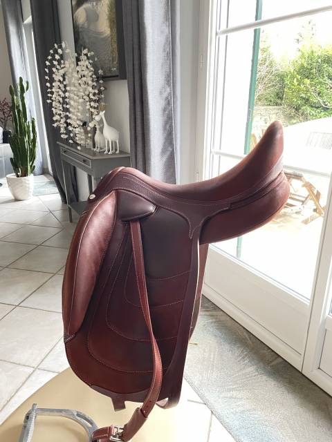Sella da dressage Devoucoux  18" - 2024
