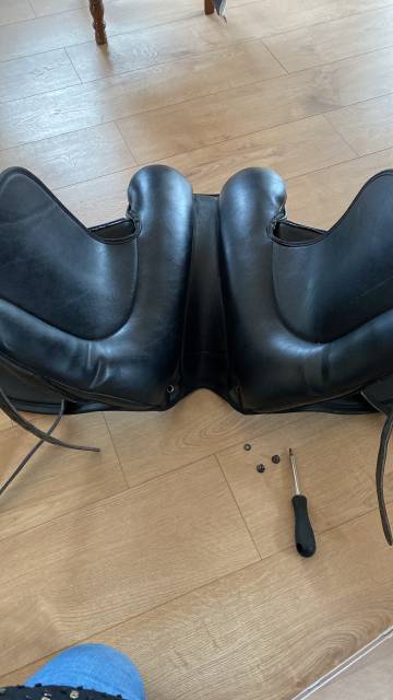 Sella da dressage Thorowgood   18" - 2022