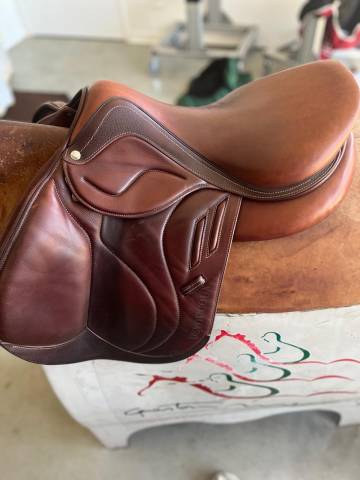 Sella da salto ostacoli Devoucoux  17" - 2020