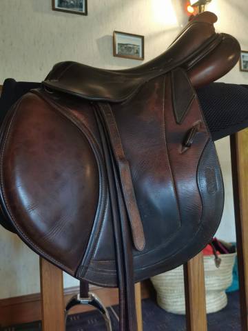 Sella da salto ostacoli CWD Creuse  17" - 2011