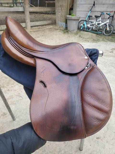 Sella da salto ostacoli Antarès Classique  17" - 2015