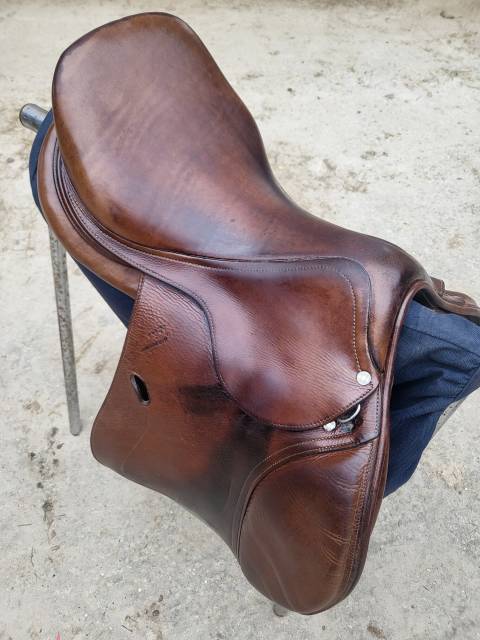 Sella da salto ostacoli Antarès Classique  17" - 2015