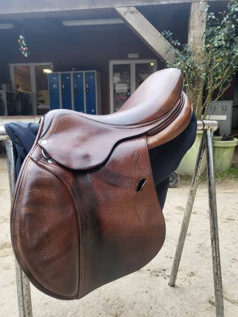 Sella da salto ostacoli Antarès Classique  17" - 2015