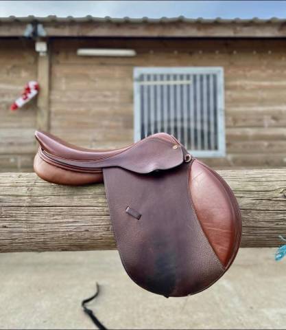 Sella da salto ostacoli Henri de Rivel  17.5" - 2019