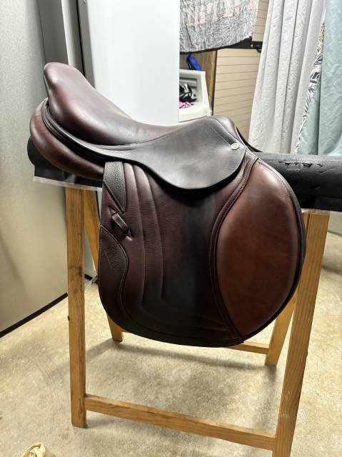 Sella da salto ostacoli CWD  17.5" - 2018