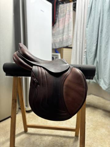 Sella da salto ostacoli CWD  17.5" - 2018