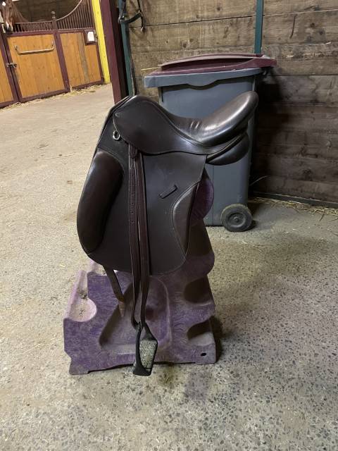 Sella da dressage   17" - 2018