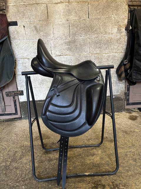 Sella da dressage  Éric Thomas  17" - 2024
