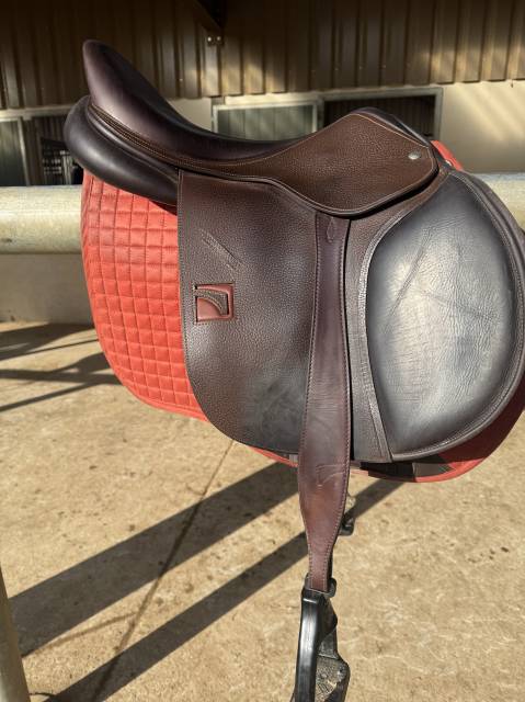 Sella da salto ostacoli Childeric  18" - 2023