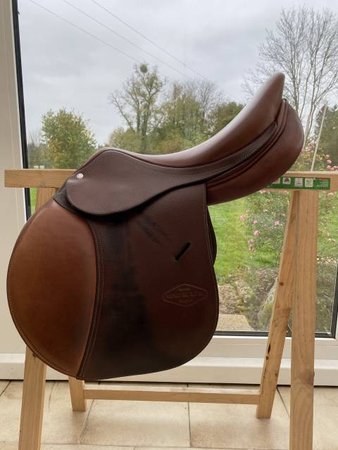 Sella da salto ostacoli Antar&egrave;s  17.5" - 2017