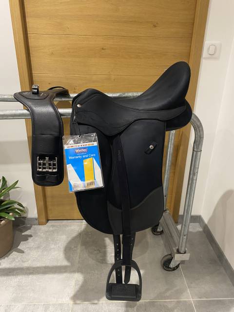 Sella da dressage Wintec  16.5" - 2024