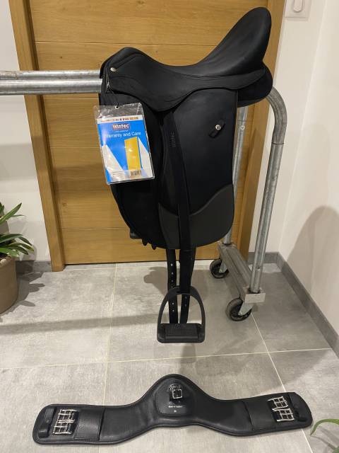 Sella da dressage Wintec  16.5" - 2024