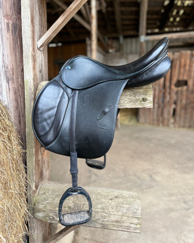 Sella mista Stubben  17.5" - 2023