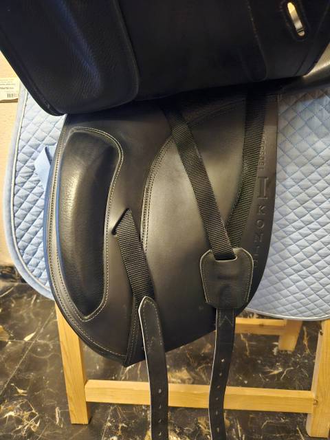 Sella da dressage Ikonic  17.5" - 2018
