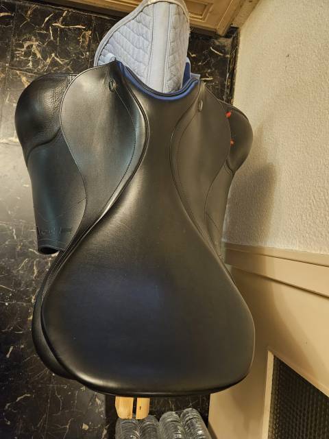 Sella da dressage Ikonic  17.5" - 2018