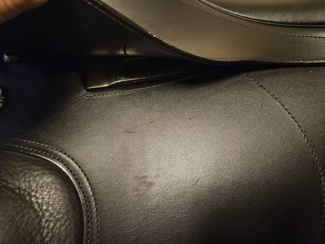 Sella da dressage Ikonic  17.5" - 2018