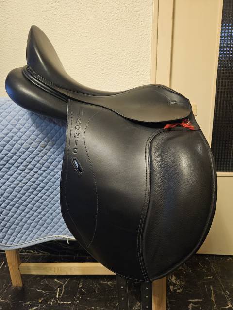 Sella da dressage Ikonic  17.5" - 2018