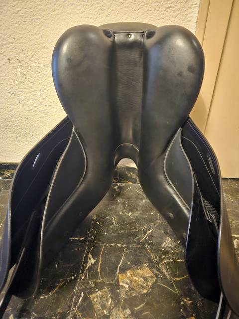 Sella da dressage Ikonic  17.5" - 2018