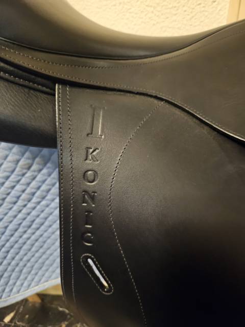 Sella da dressage Ikonic  17.5" - 2018