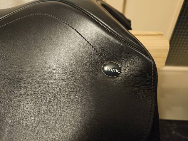 Sella da dressage Ikonic  17.5" - 2018