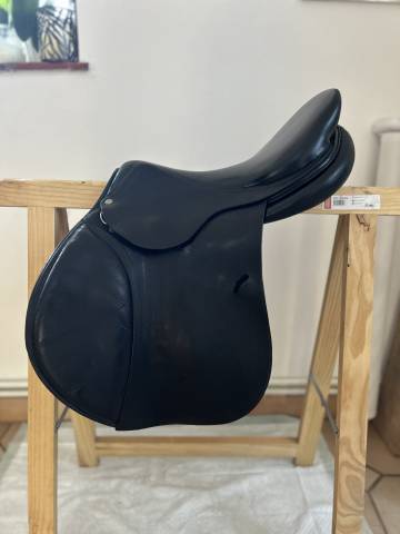 Sella da salto ostacoli Antarès  17" - 2009