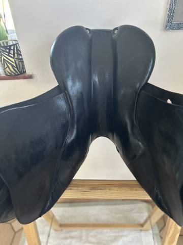 Sella da salto ostacoli Antarès  17" - 2009