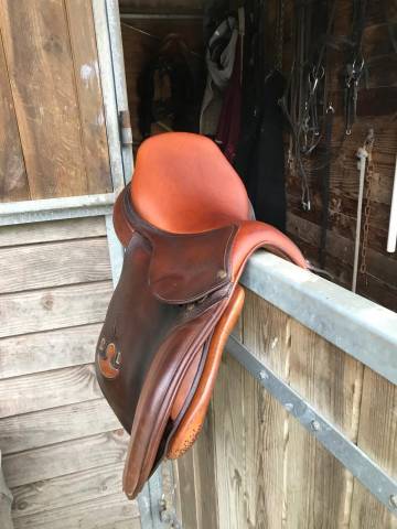 Sella da salto ostacoli Delgrange  17.5" - 2017