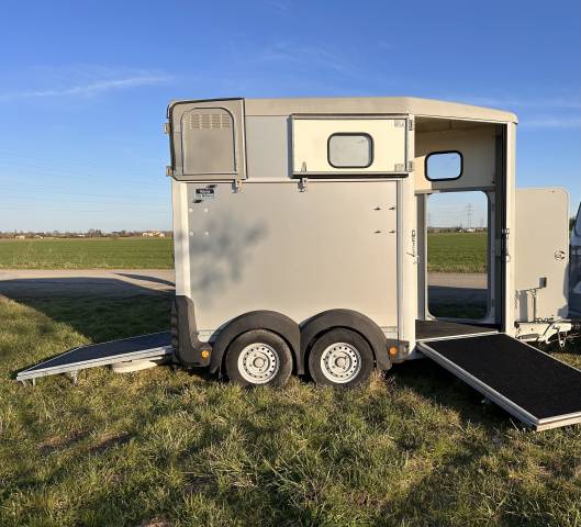 Trailer Ifor Williams HB 403 1,5 Cavalli 2015 Occasione