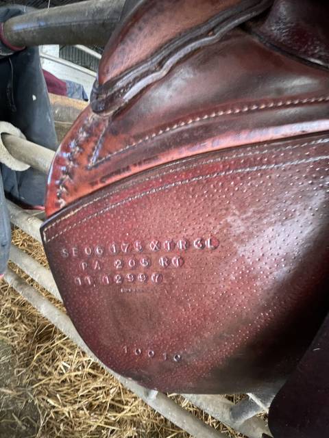 Sella da salto ostacoli CWD SE06 semi creus 17.5" - 2011