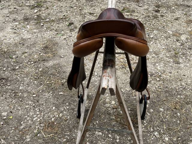 Sella da salto ostacoli Delgrange  17.5" - 2010