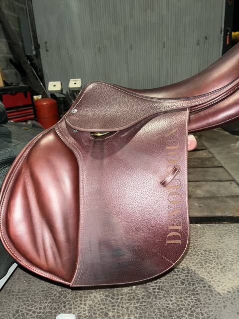 Sella da salto ostacoli Devoucoux  17.5" - 2023