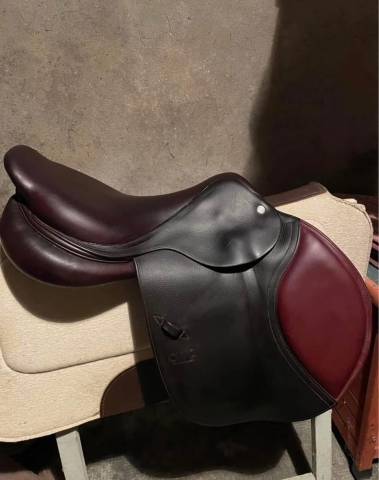 Sella da salto ostacoli CWD  17.5" - 2014