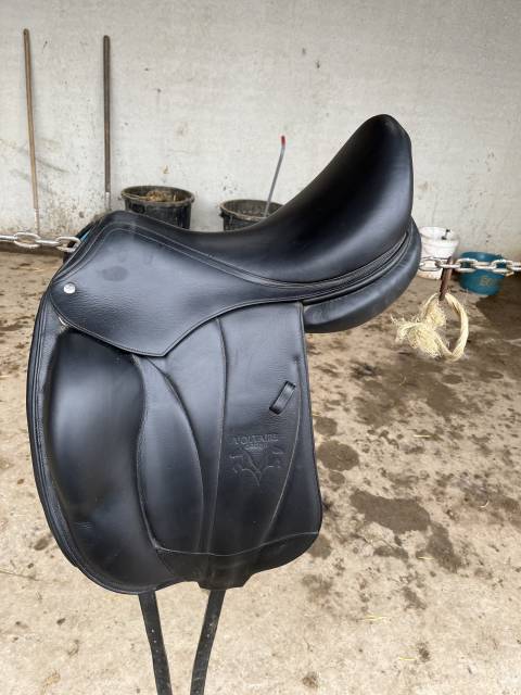 Sella da dressage Voltaire Design  18" - 2018
