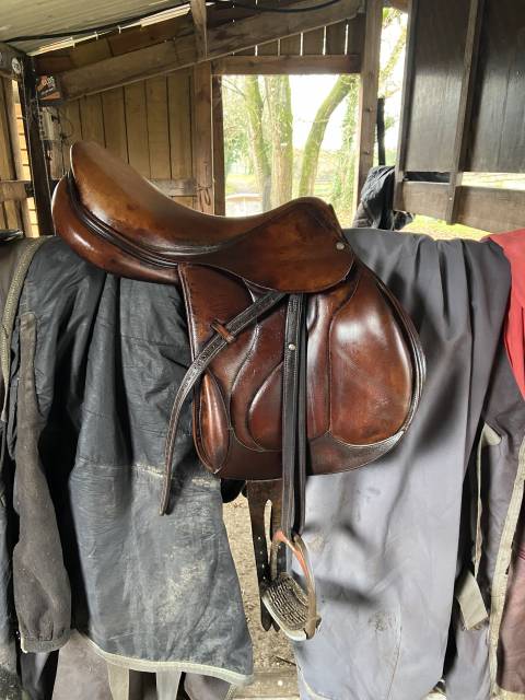 Sella da salto ostacoli Devoucoux  18" - 2008