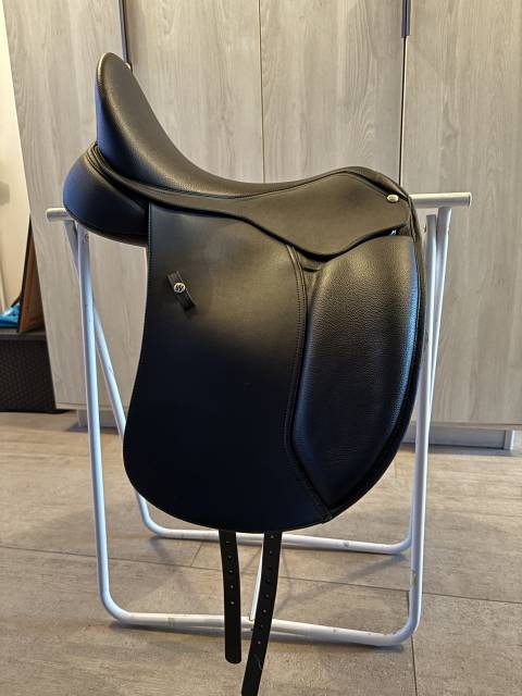 Sella da dressage Wintec  17" - 2022